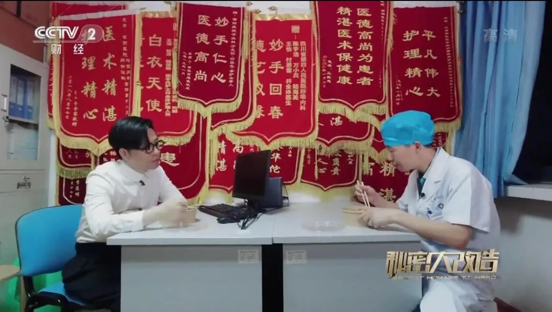 《秘密大改造》崇尚傳統之美的設計師，為最美逆行者打造書香之家